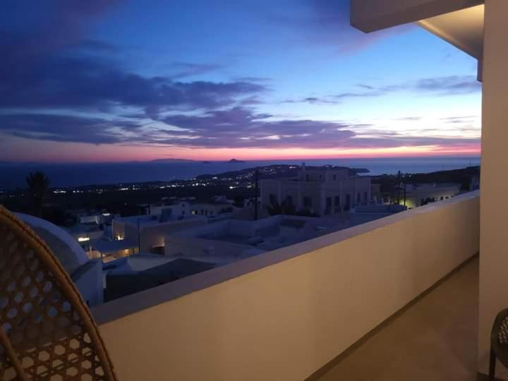 Astivi Santorini * Pýrgos